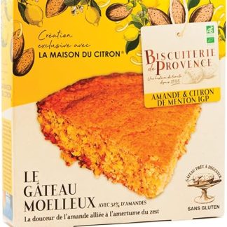 Органический миндальный пирог с лимоном.