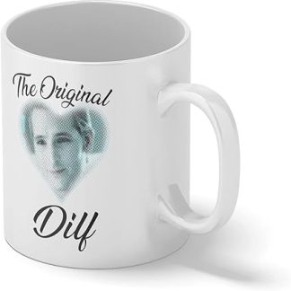 Оригинальная белая кружка с символикой фильма «Сумерки» с Карлайлом Калленом в роли привлекательного мужчины.