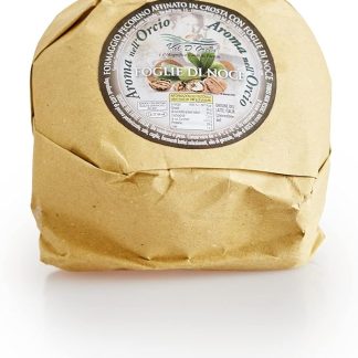 Сыр Formaggio Foglie di Noce Пекорино, выдержанный в листьях грецкого ореха 500 г Из 100% итальянского овечьего молока Традиционный тосканский сыр
