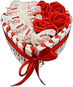Торт Kinder Raffaello в форме сердца с красными розами, подарок на день рождения или День святого Валентина.