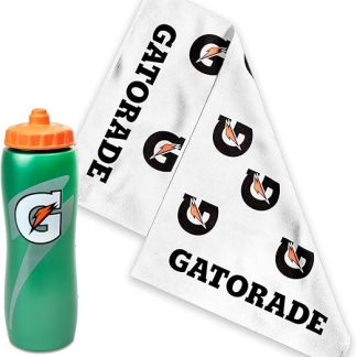 Набор Gatorade Sideline, включающий полотенце и бутылку – одна бутылка объемом 907 мл и одно полотенце размером 56 см x 107 см.