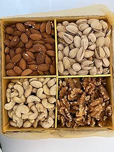 Набор из 500 грамм высококачественных сырых орехов, сухофруктов, миндаля, кешью, грецких орехов и фисташек в подарочной коробке Выгодный набор