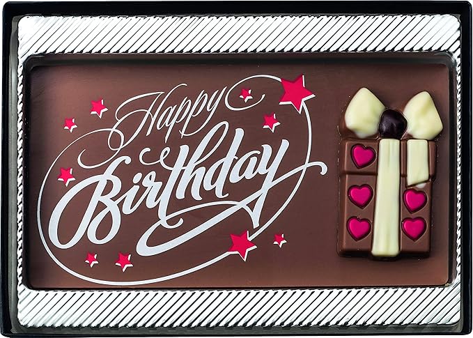 Шоколадный батончик с надписью «С днем рождения» и высококачественным дизайном (в виде торта).
